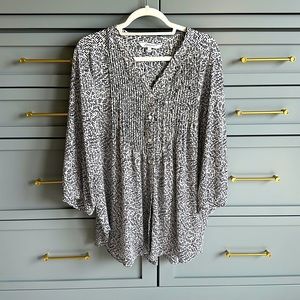 Foxcroft Size 18W - Navy and White